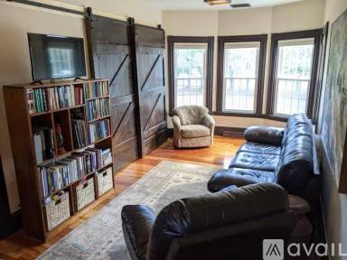 Main picture of 570 Chestnut St