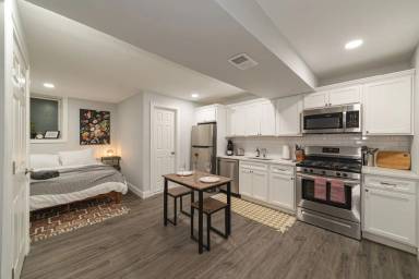 Main picture of 584 Orange St