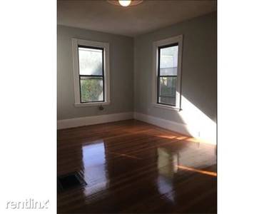 Main picture of 10 Saunders St