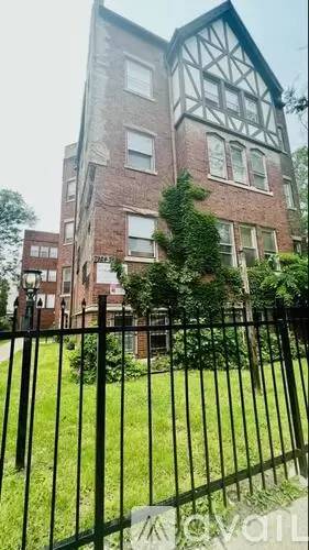 Main picture of 7924 S Kingston Ave