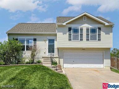Main picture of 15604 Cottonwood St