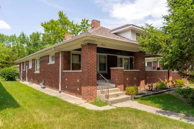 Main picture of 4906 E 10th St
