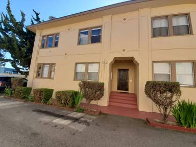 Main picture of 4130 Webster St