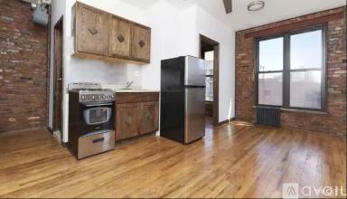 Main picture of 76 E 1st St