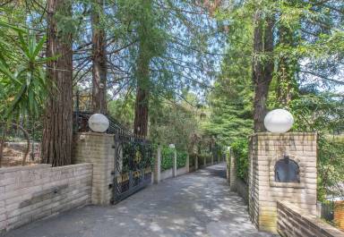 Main picture of 280 Round Hill Rd