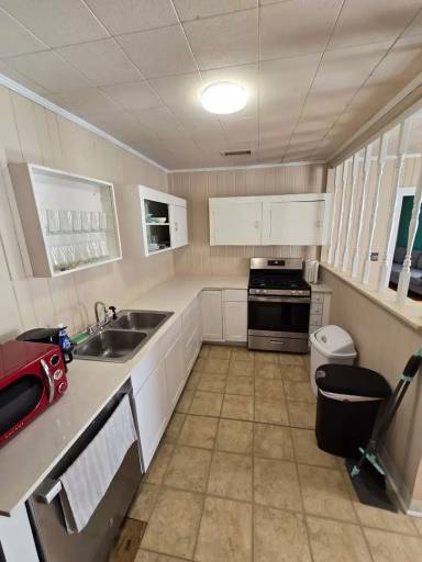 Main picture of 447 W 6th Ave