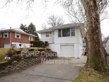 Main picture of 3333 S 82nd St