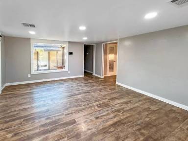 Main picture of 829 W Madison Ave