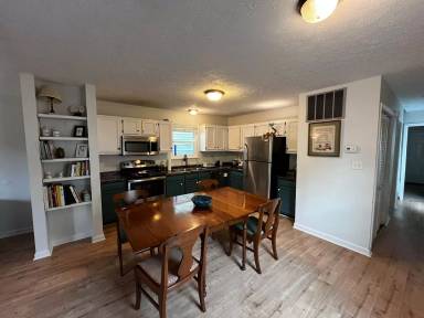 Main picture of 720 E Kentucky St