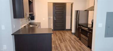 Main picture of 100 Madison St