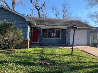 Main picture of 306 Wisteria St
