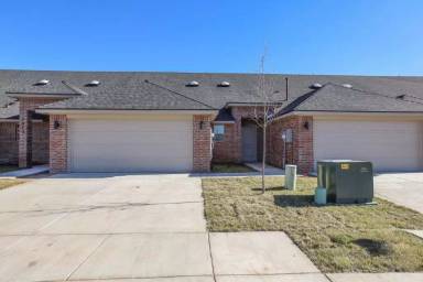 Main picture of 7617 Woodford Ave