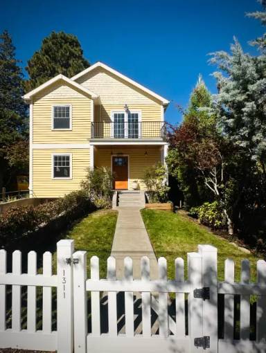 Main picture of 1311 SE Martins St