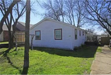 Main picture of 737 Lakeside Dr