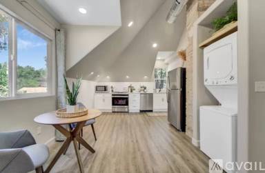 Main picture of 1018 E Platte Ave