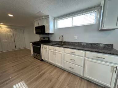 Main picture of 165 N 400 E