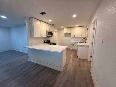 Main picture of 5477 Carlson Dr