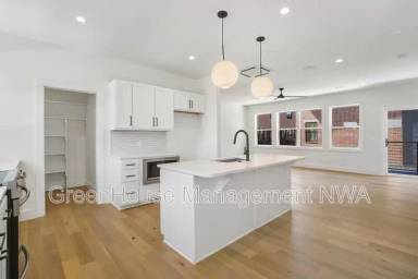 Main picture of 337 SW Sweetspire Ct