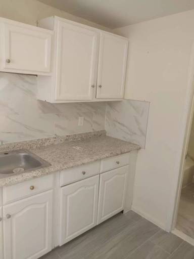 Main picture of 1118 Victory Blvd