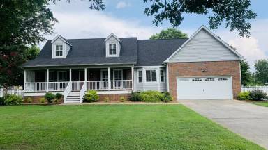 Main picture of 105 Darr Dr