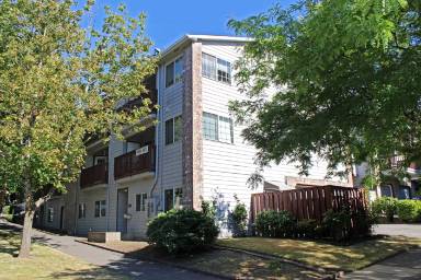 Main picture of 4604- 4636 NE Hancock St