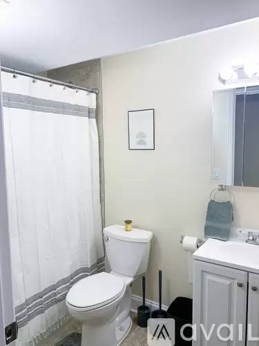 Main picture of 2942 W Adams St