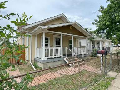 Main picture of 4675 Sherman St
