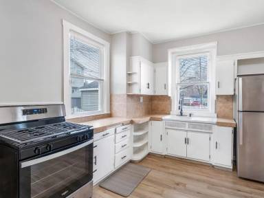 Main picture of 858 Market St