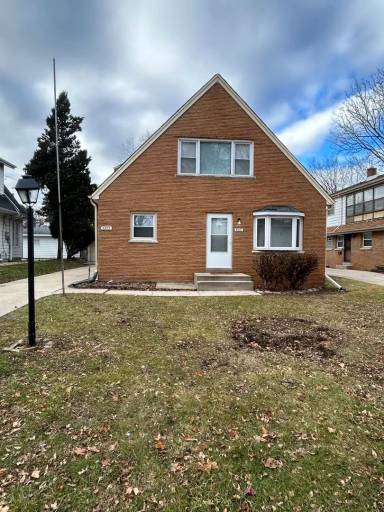Main picture of 5861 N 32nd St
