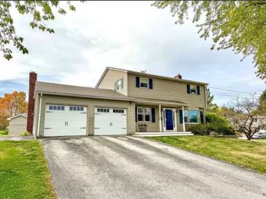 Main picture of 3 Clover Ln