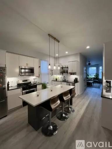 Main picture of 3117 N Sacramento Ave