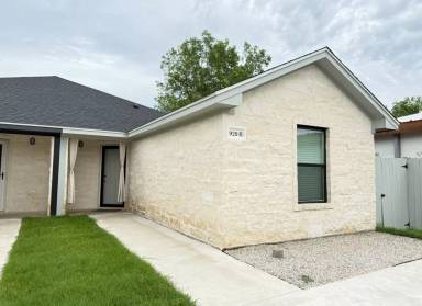 Main picture of 929 Houston St