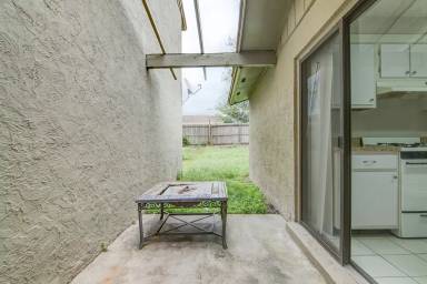 Main picture of 208 Perth Ct