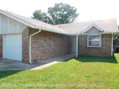 Main picture of 1811 S Oklahoma St