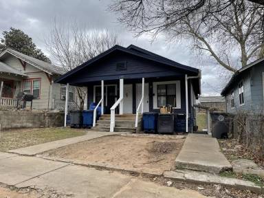 Main picture of 733 S Phoenix Ave
