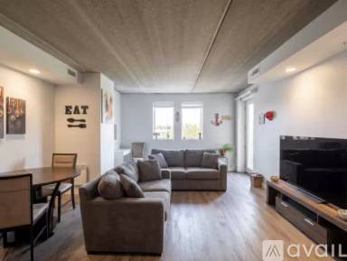 Main picture of 1323 W Morse Ave