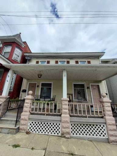 Main picture of 135 Market St