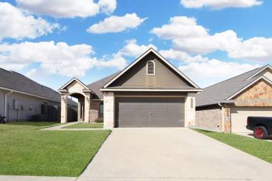 Main picture of 3309 Castleton Dr