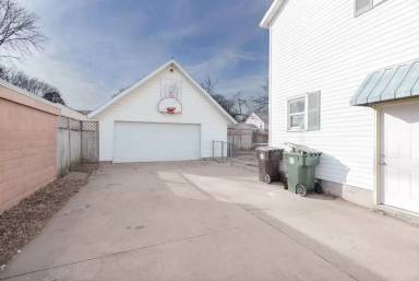 Main picture of 2303 Main St