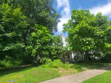 Main picture of 131 Lee Ave
