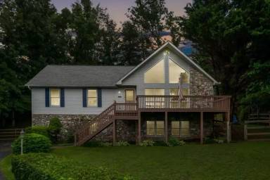Main picture of 15 Tiffany Ln