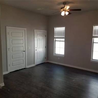 Main picture of 2359 W Houston St