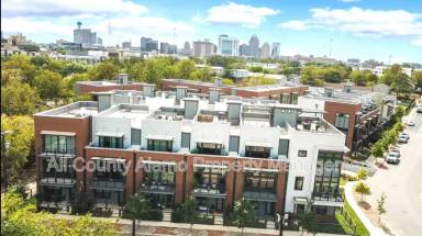 Main picture of 808 E Myrtle St