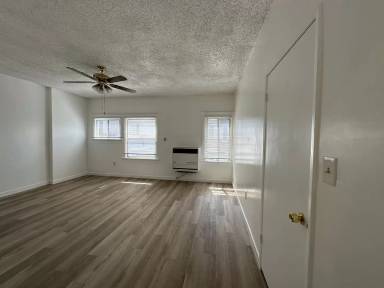Main picture of 901 S Vermont Ave