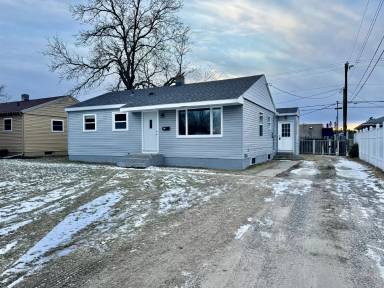 Main picture of 903 Clover Ln