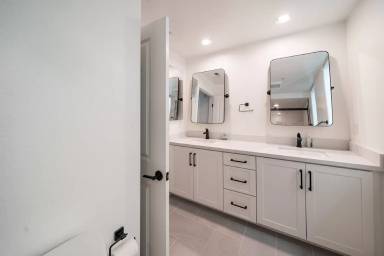 Main picture of 4057 1st Ave