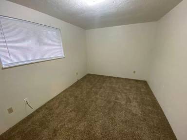 Main picture of 920 N Cloverleaf Loop