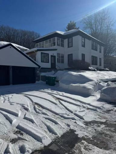 Main picture of 2 Harding St