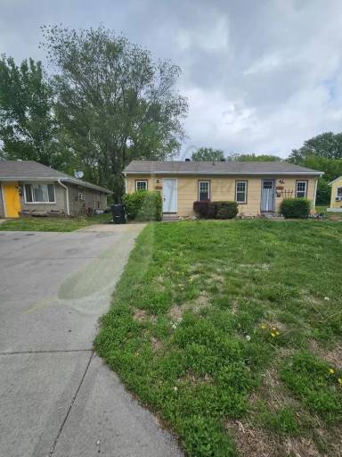 Main picture of 10816 E 19th Ter S