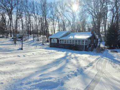 Main picture of 15 Shore Rd